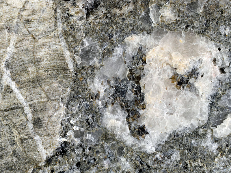 metasediment (left) and quartz clasts in breccia - width 2.5 cm