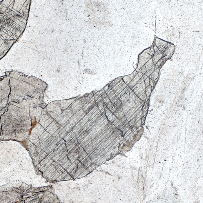 Prismatic cleavage in pyroxene