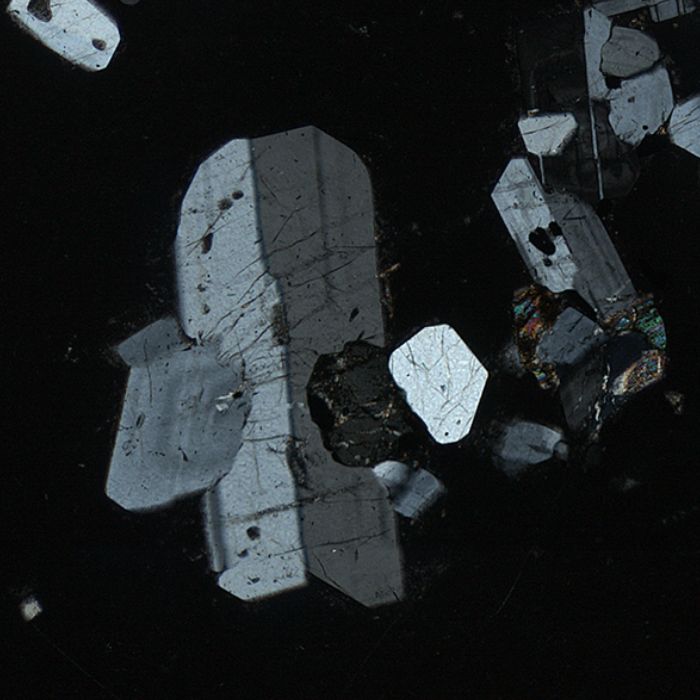 Simple twin crystals in feldspar