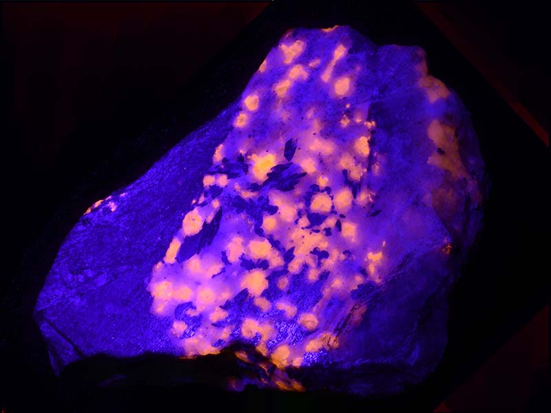 Long wavelength UV - orange sodalite