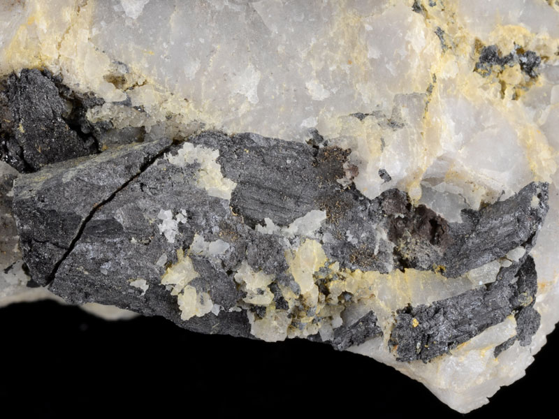Wolframite and quartz 5 cm across